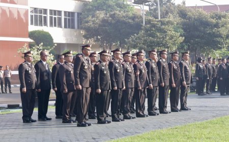 Gelar Upacara Hari Lahir Pancasila, Wakapolda Jatim : Pancasila Kunci Persatuan Bangsa di Tengah Ancaman Global