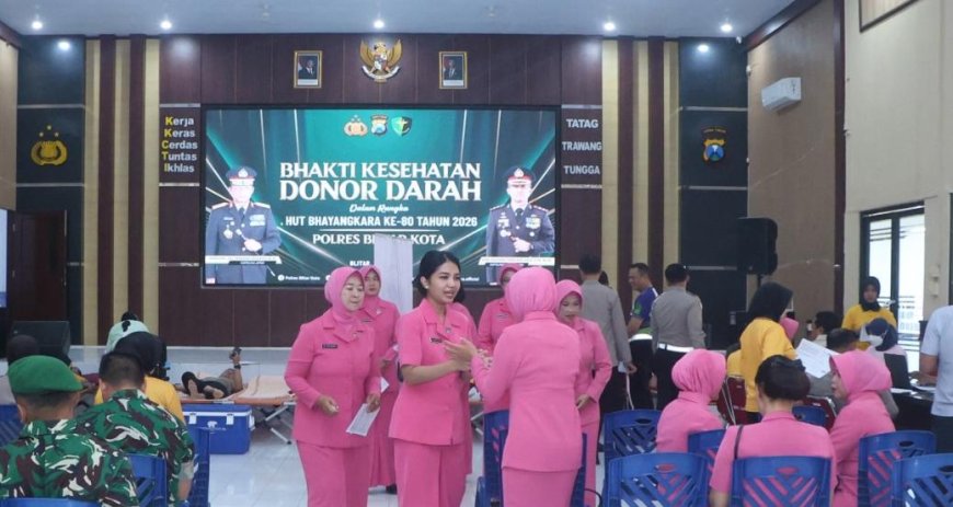 Menyambut Hari Bhayangkara, Polres Blitar Kota Dekat dengan Masyarakat Lewat Bakti Kesehatan